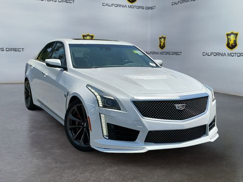 Used 2018 Cadillac CTS V w/ Luxury Package RWD image 3