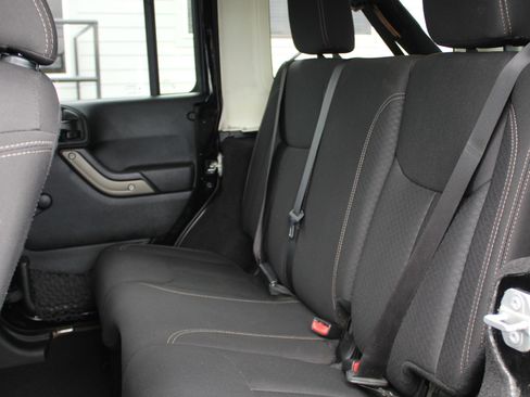 Used 2018 Jeep Wrangler Unlimited Sport w/ Power Convenience Group AWD/4WD image 39