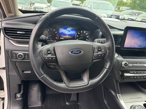Used 2020 Ford Explorer XLT w/ Equipment Group 202A AWD/4WD image 18