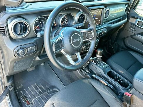 Used 2021 Jeep Gladiator Overland image 9