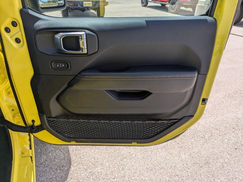Used 2024 Jeep Wrangler Unlimited Sahara AWD/4WD image 31