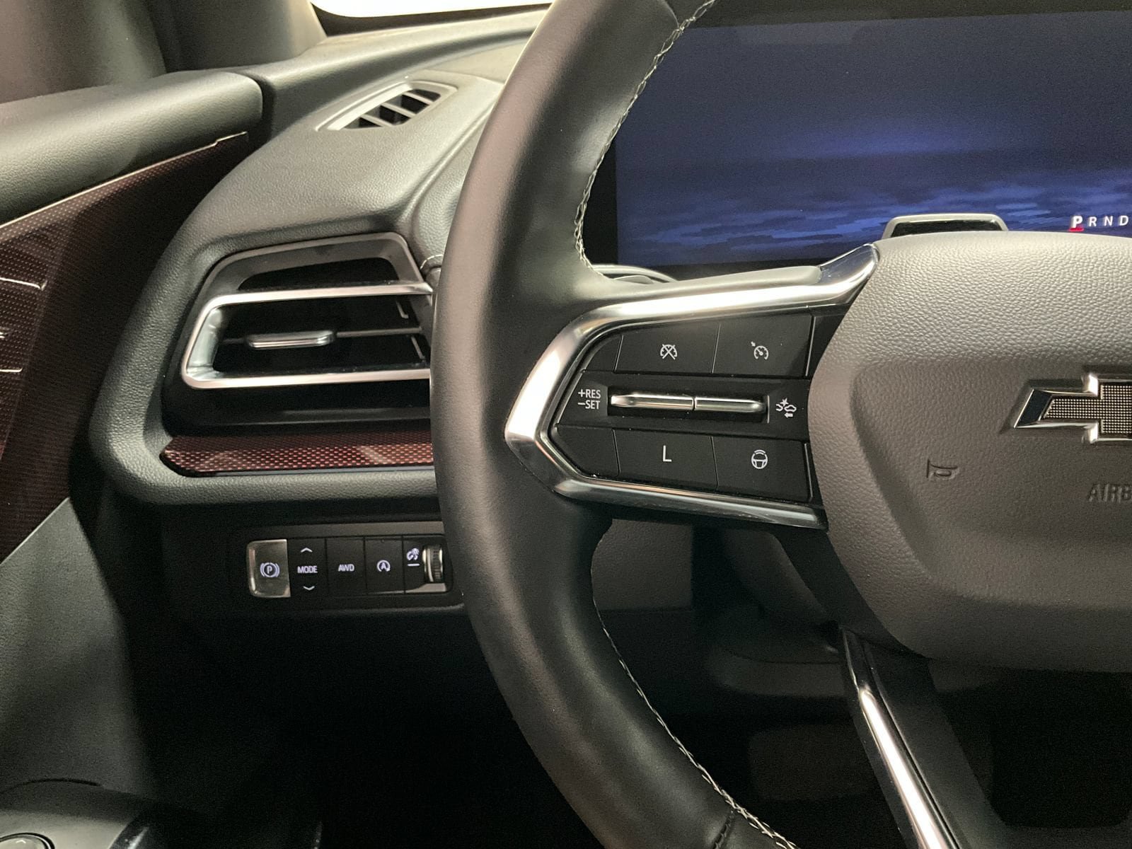 Used 2025 Chevrolet Traverse Z71 w/ Enhanced Driving Package AWD/4WD image 18