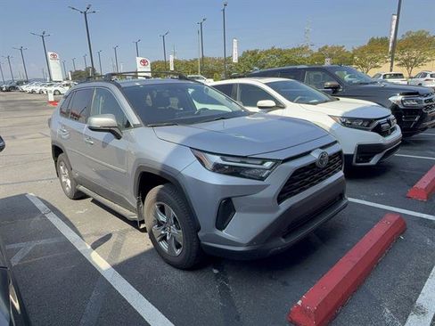 Used 2022 Toyota RAV4 XLE image 1
