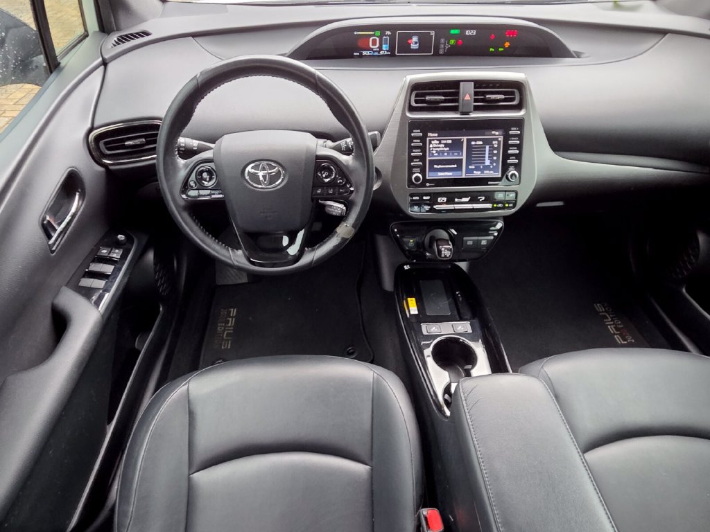 Used 2021 Toyota Prius FWD image 6