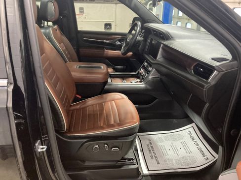 Used 2023 GMC Yukon XL Denali Ultimate image 4