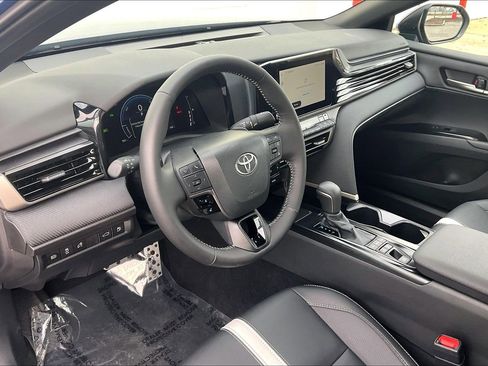 Used 2026 Toyota Camry SE image 18