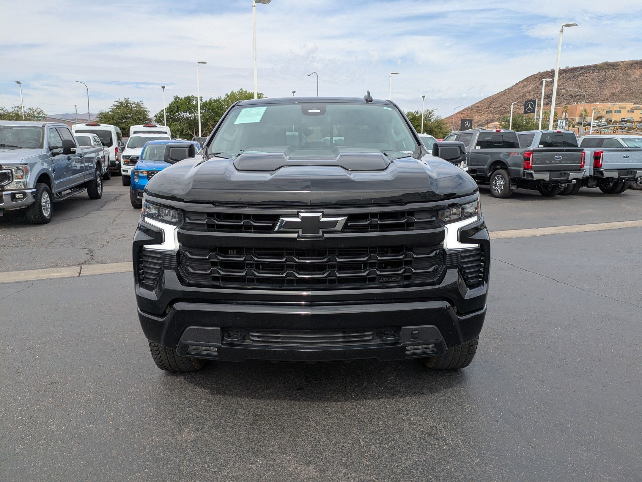 Used 2025 Chevrolet Silverado 1500 LT Trail Boss w/ Convenience Package II AWD/4WD image 9