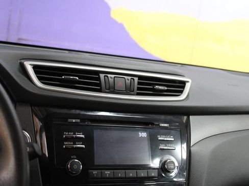 Used 2015 Nissan Rogue SV AWD/4WD image 19