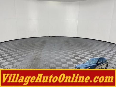 Used 2022 Ford Explorer XLT w/ Equipment Group 202A AWD/4WD image 24