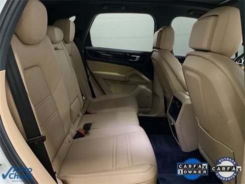 Used 2022 Porsche Cayenne w/ Premium Package image 74