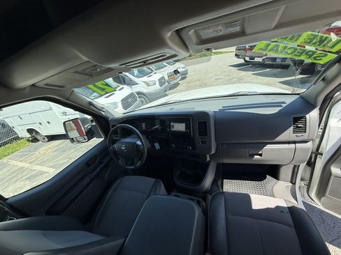 Used 2021 Nissan NV 3500 SV RWD image 13