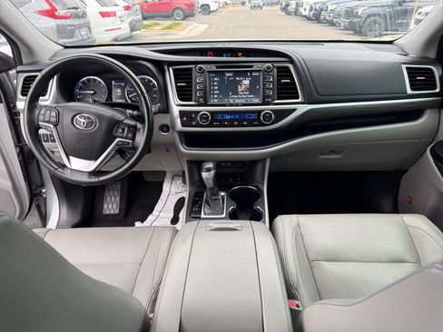 Used 2018 Toyota Highlander Limited Platinum AWD/4WD image 19