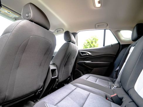 Used 2026 Chevrolet Trax LS w/ LS Convenience Package FWD image 30