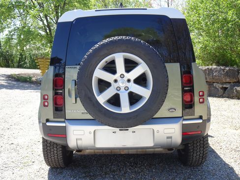 Used 2021 Land Rover Defender 110 SE AWD/4WD image 4