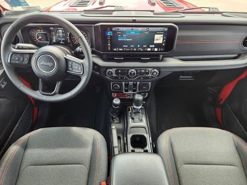 Used 2025 Jeep Wrangler Unlimited Rubicon AWD/4WD image 25