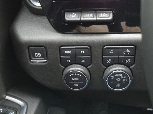 Used 2024 Chevrolet Silverado 2500 High Country w/ High Country Premium Package image 19