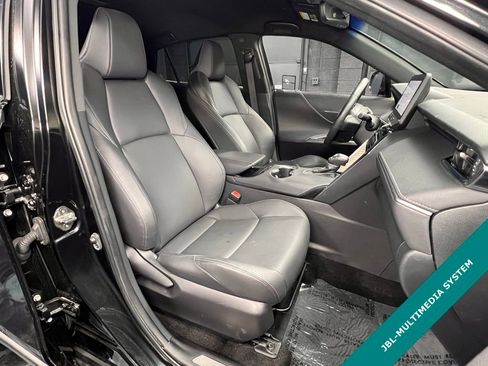 Used 2024 Toyota Venza XLE image 4