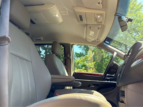 Used 2015 Chrysler Town & Country Touring w/ Driver Convenience Group FWD image 8