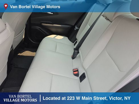 Used 2024 Toyota Prius XLE FWD image 24