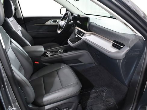 New 2026 Ford Explorer Active w/ Active Comfort Package image 10