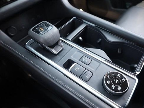 Certified 2024 Nissan Pathfinder SL image 18