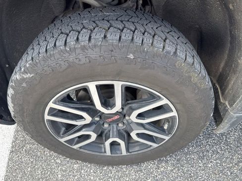 Used 2021 GMC Sierra 1500 AT4 w/ AT4 Preferred Package AWD/4WD image 6
