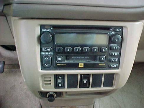 Used 2002 Toyota Sienna LE w/ Symphony Pkg image 19