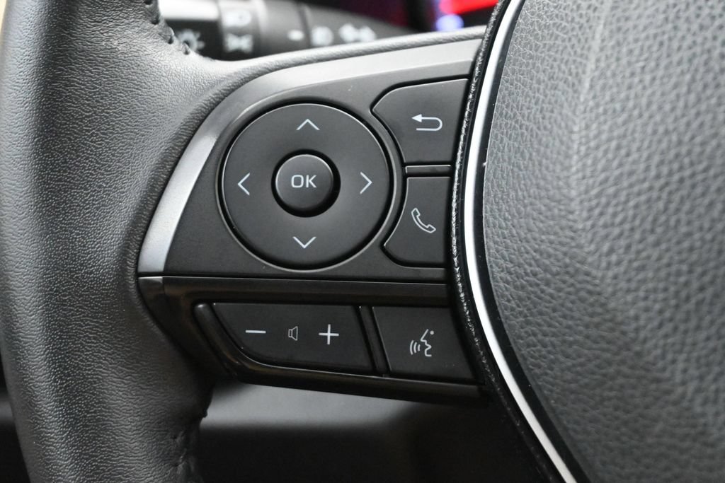 Used 2021 Toyota RAV4 XLE Premium FWD image 5