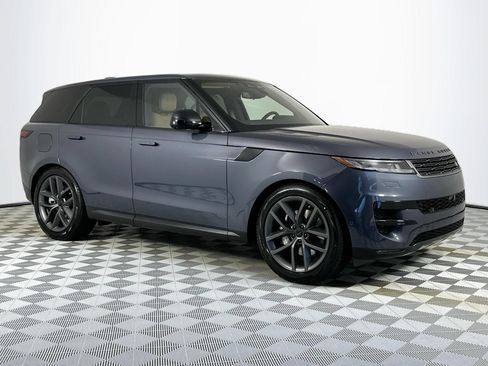 Used 2026 Land Rover Range Rover Sport SE AWD/4WD image 3