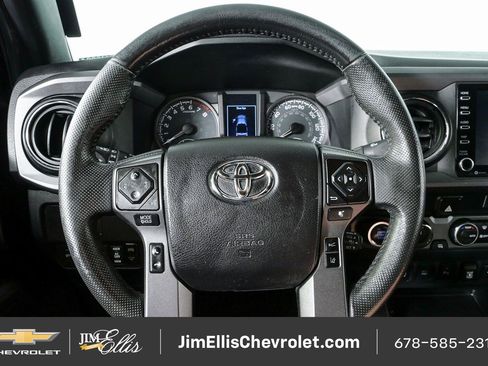 Used 2021 Toyota Tacoma TRD Off-Road w/ Technology Package AWD/4WD image 9