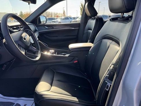 New 2025 Jeep Grand Cherokee Limited w/ Trailer Tow Package image 8