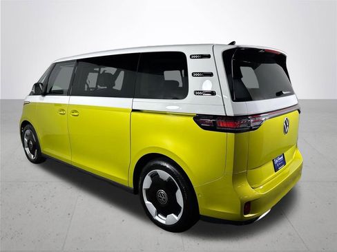 Certified 2025 Volkswagen ID. Buzz Pro S Plus RWD image 8