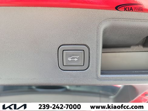 Used 2023 GMC Terrain SLT w/ Infotainment Package II FWD image 12