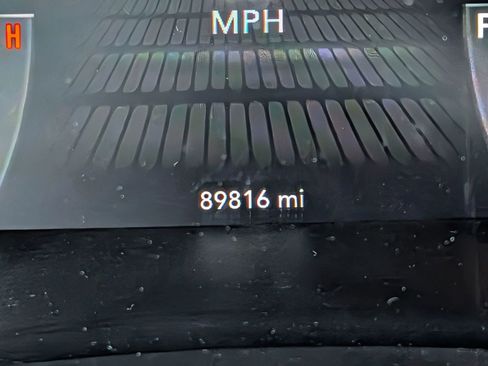 Used 2015 Dodge Challenger SXT w/ Driver Convenience Group image 25