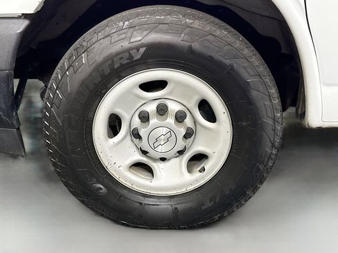 Used 2017 Chevrolet Express 2500 RWD image 31