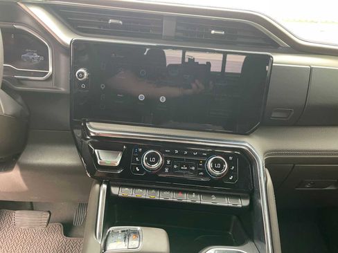 Used 2025 GMC Sierra 1500 Denali w/ Denali Reserve Package AWD/4WD image 16