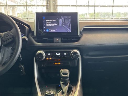 Used 2025 Toyota RAV4 LE image 25