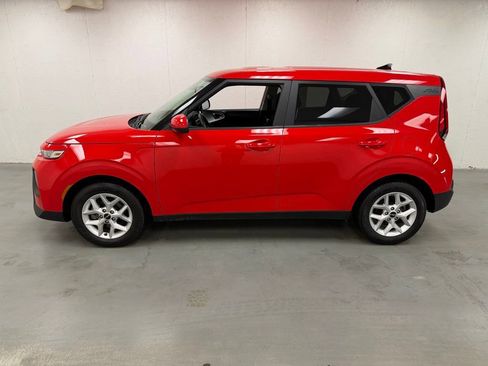 Used 2022 Kia Soul LX w/ Technology Package image 2