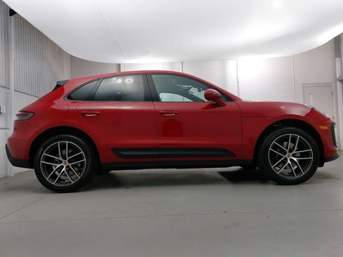 Certified 2025 Porsche Macan image 8