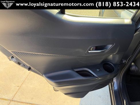 Used 2019 Toyota C-HR LE FWD image 15