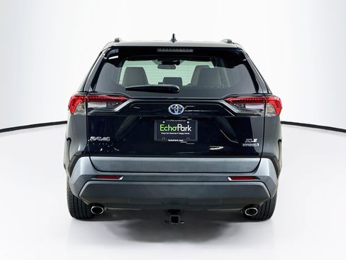 Used 2021 Toyota RAV4 XLE Premium AWD/4WD image 7