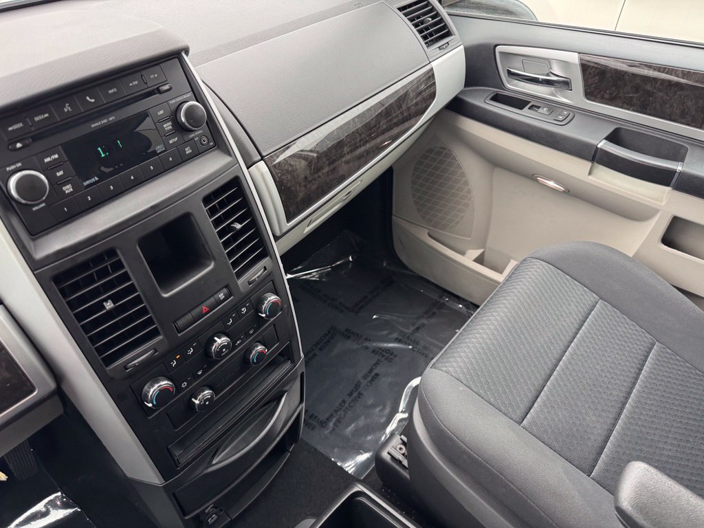 Used 2010 Dodge Grand Caravan SXT FWD image 20