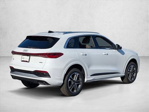 New 2025 Audi Q5 Premium image 2