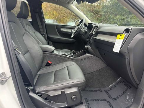 Used 2025 Volvo XC40 B5 Core w/ Protection Package Premier image 10
