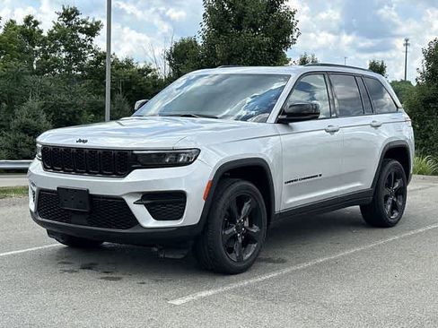 Used 2023 Jeep Grand Cherokee Altitude AWD/4WD image 1