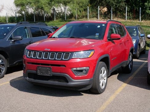Used 2017 Jeep Compass Latitude AWD/4WD image 3