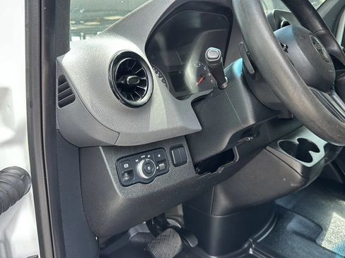 Used 2021 Freightliner Sprinter 2500 RWD image 15