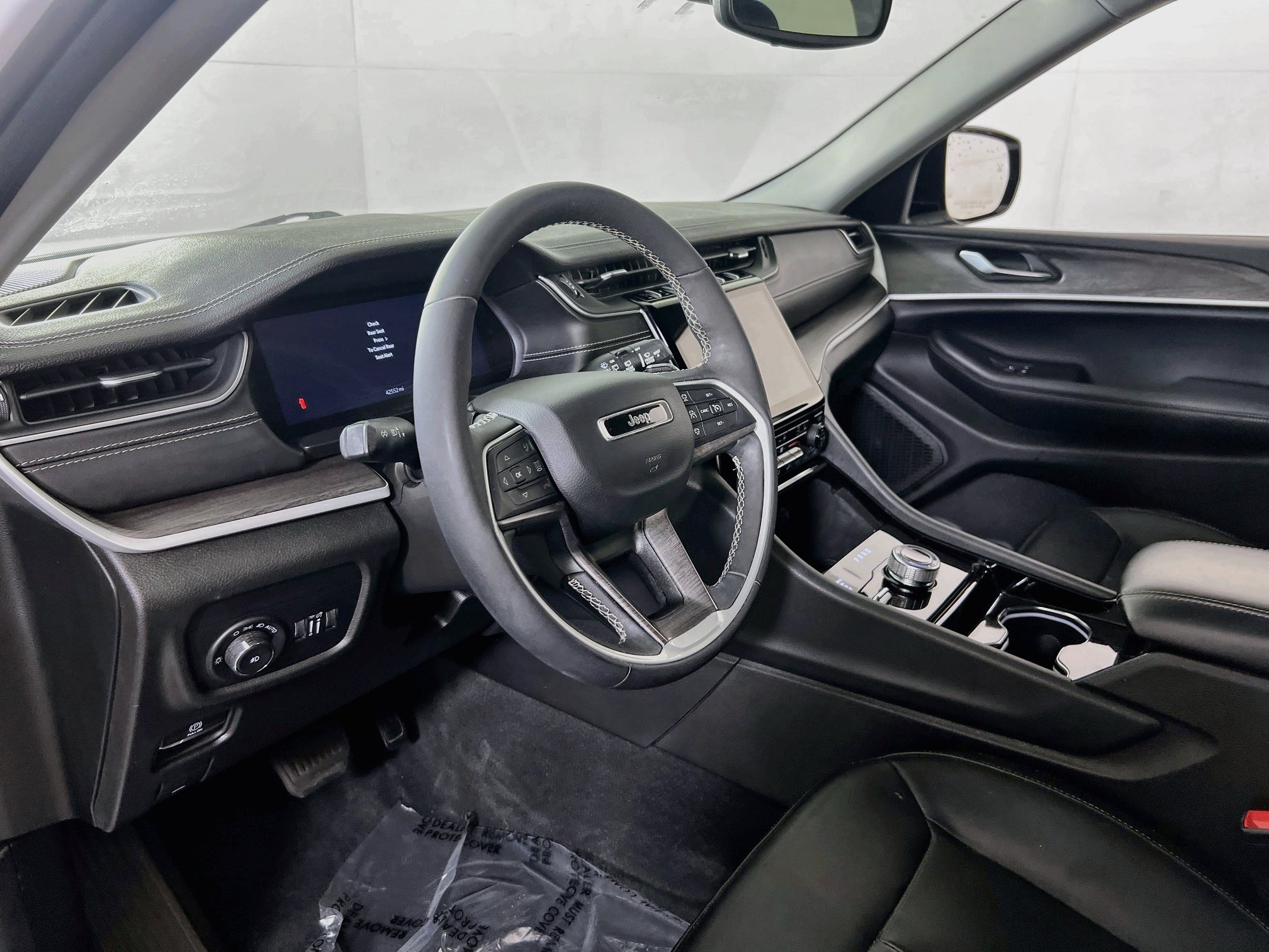 Used 2023 Jeep Grand Cherokee Limited AWD/4WD image 9