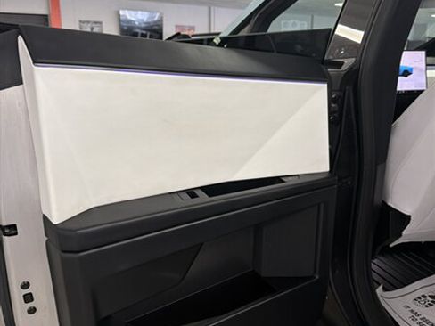 Used 2024 Tesla Cybertruck AWD Crew Cab image 26