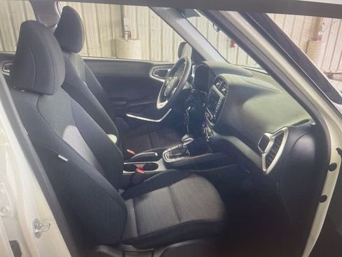 Used 2025 Kia Soul LX image 7